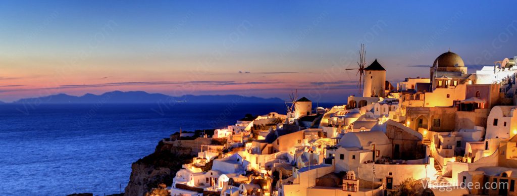 Magical sunset in Oia